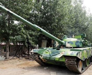 Nông dân Trung Quốc không có kiến thức cơ khí chế tạo thành công xe tăng 20 tấn